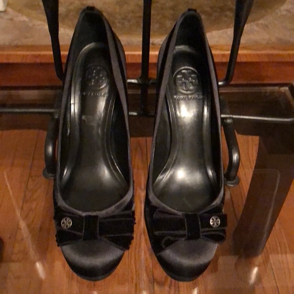 Tory Burch Shoes - 🎉CLOSET CLEAR OUT SALE🎉 TORY BURCH BLACK SHOES Tory Burch Shoes - 🎉CLOSET CLEAR OUT SALE🎉 TORY BURCH BLACK SHOES